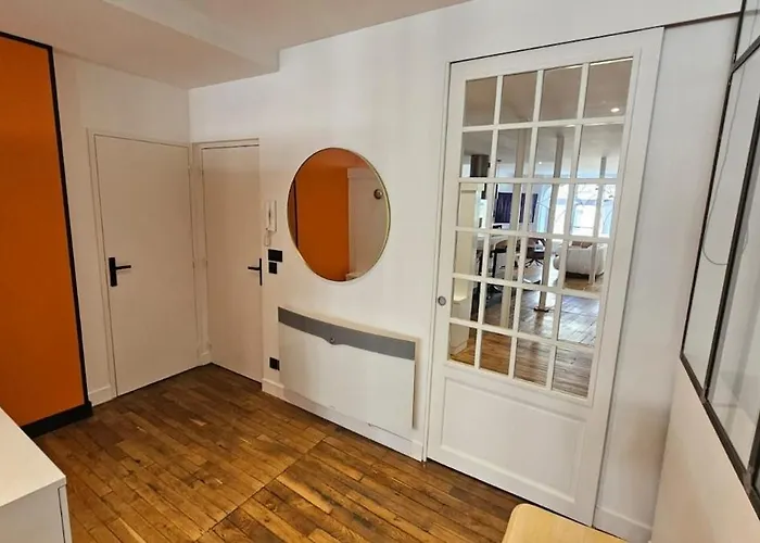 Lumineux & Moderne Au Coeur Du Centre アパート